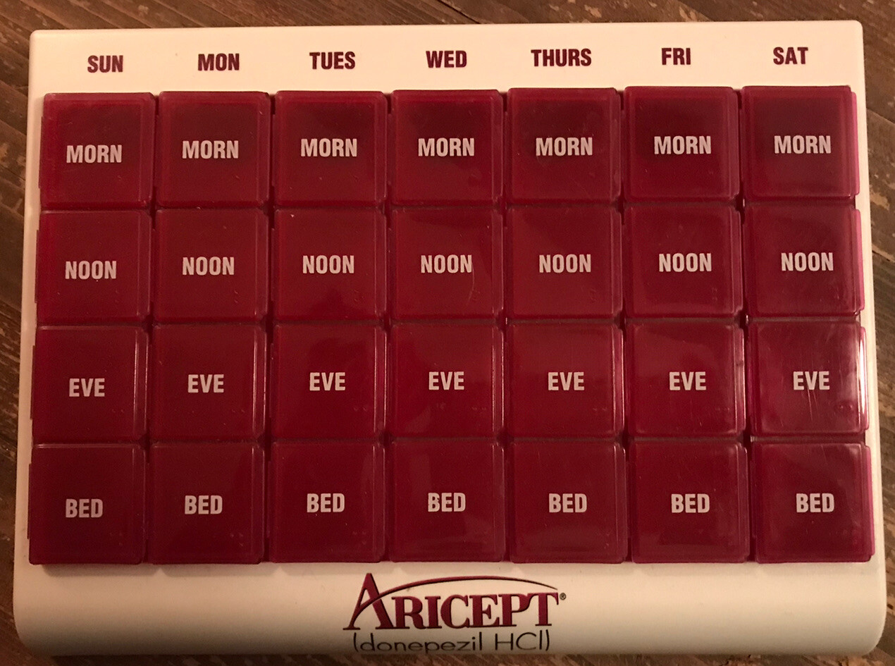 Aricept Pharmaceutical Drug Rep 7 Day 1 Week Pill Sorter Holder