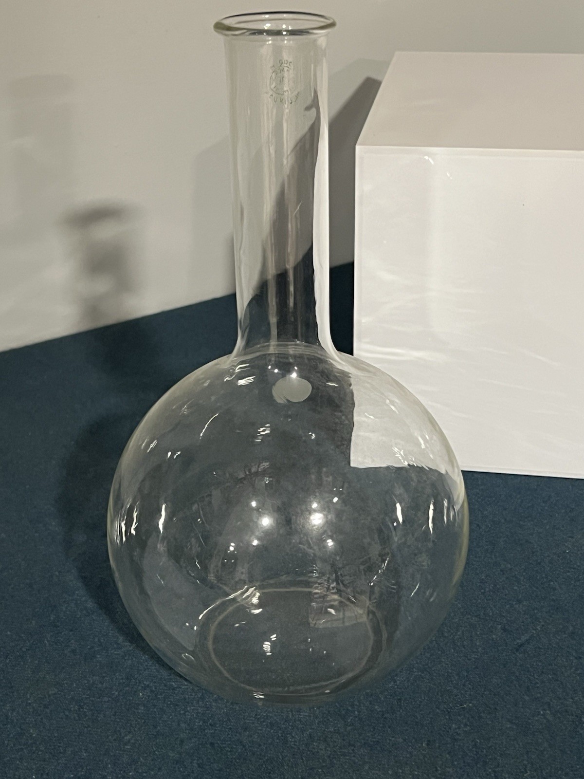 PYREX 2000 mL Laboratory Flask Glass Long Neck Round Bottom 12″ USA