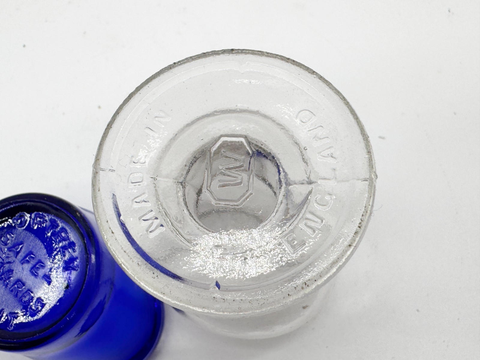 VINTAGE GLASS EYE BATHS SET OF 3 CLEAR & BLUE CUPS ENGLAND EARLY MEDICAL PHARMAC