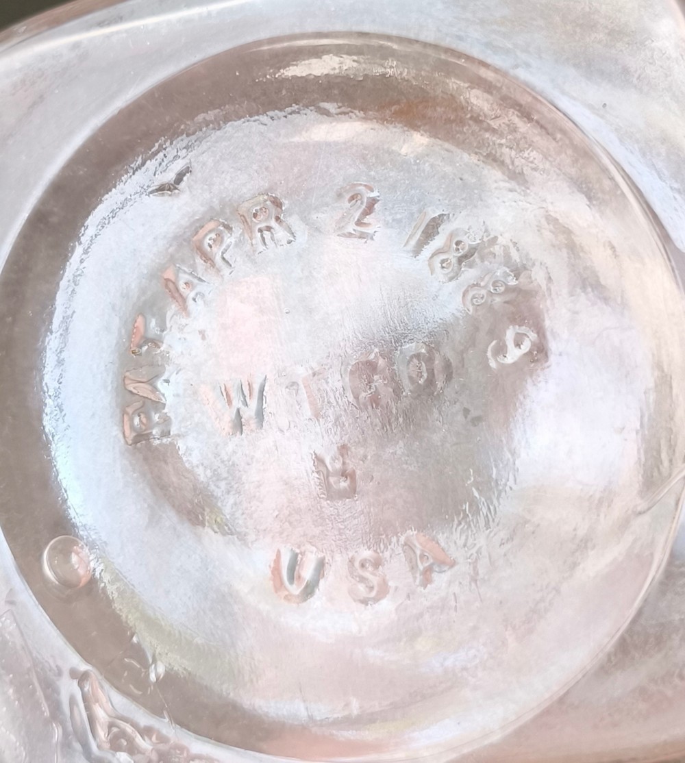 A LOT OF FOUR WT&CO CLEAR GLASS PHARMACY BOTTLES.GLASS LABELS