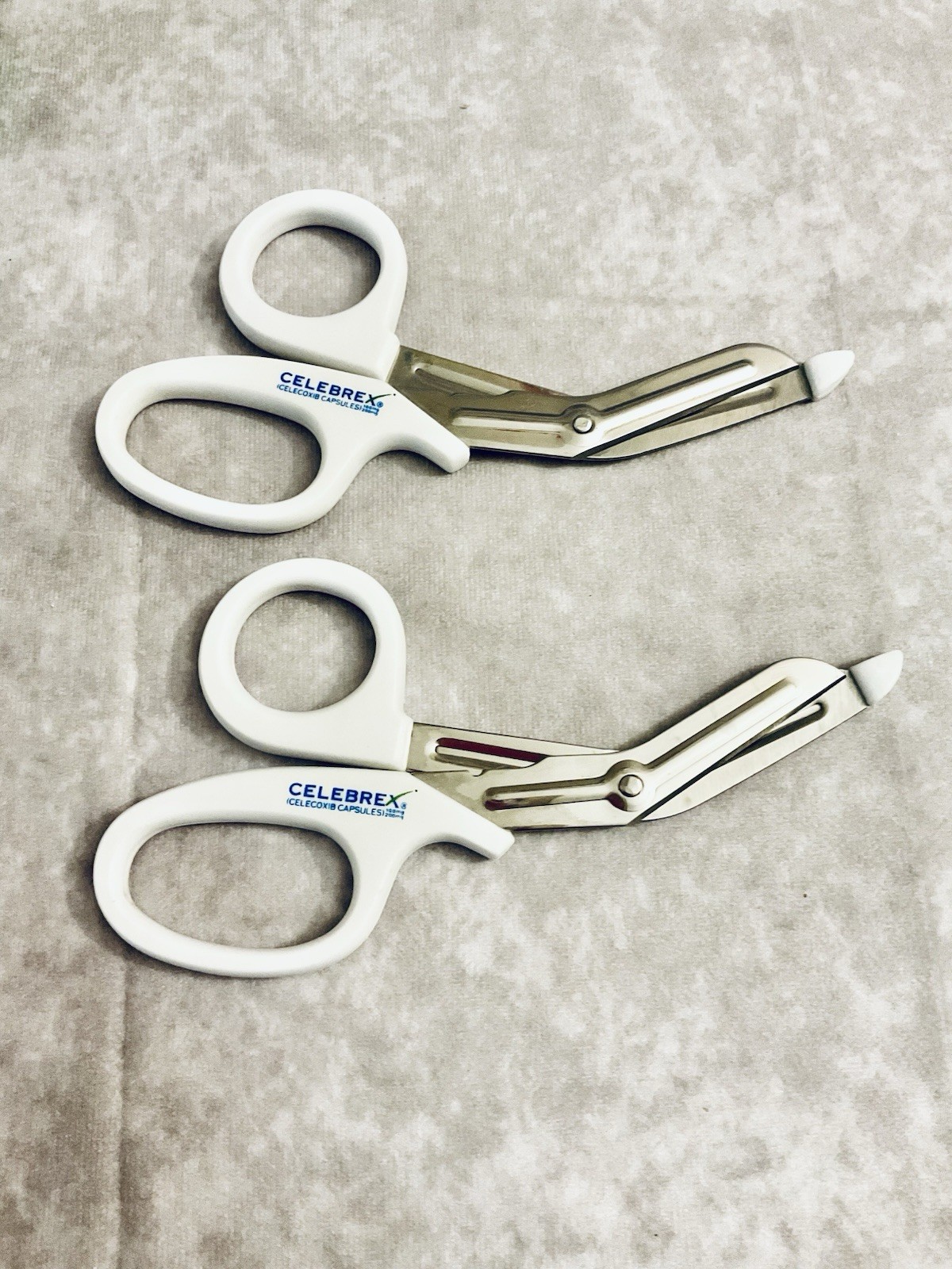 CELEBREX BEXTRA PHARMACEUTICAL REP PROMO FIRST AID SHEARS LOT OF 2