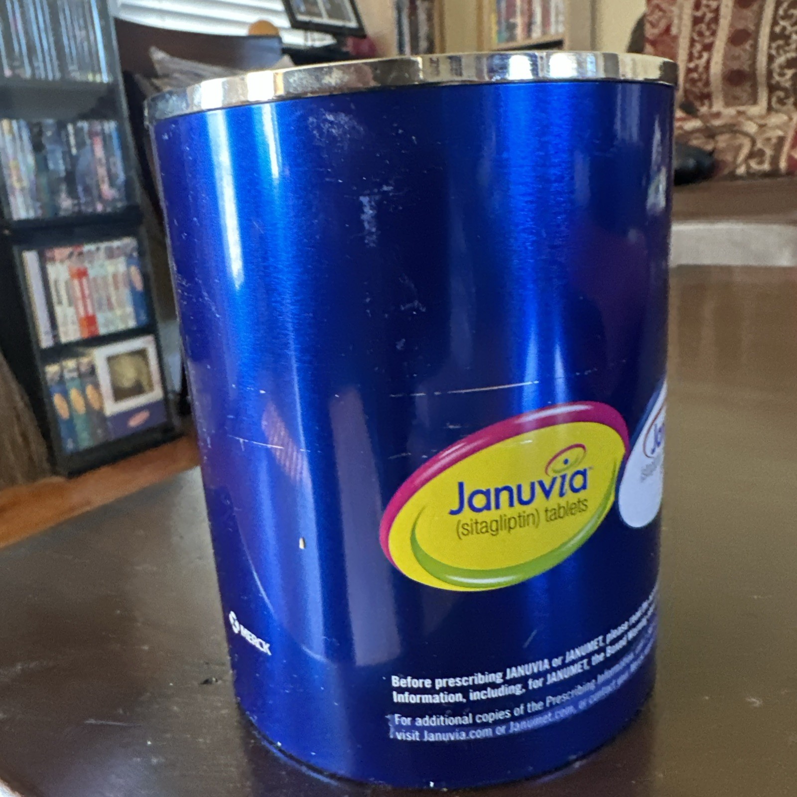 Januvia/Janumet collectible container with lid
