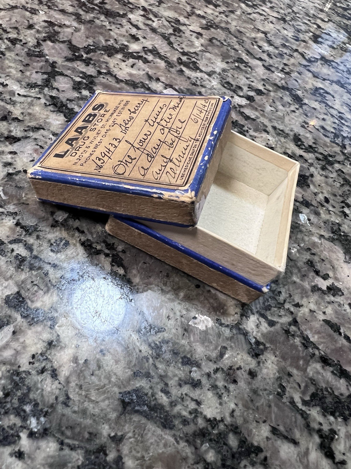 Vintage 1940 “Laabs” Drug store prescription Pill Box 2”x2”