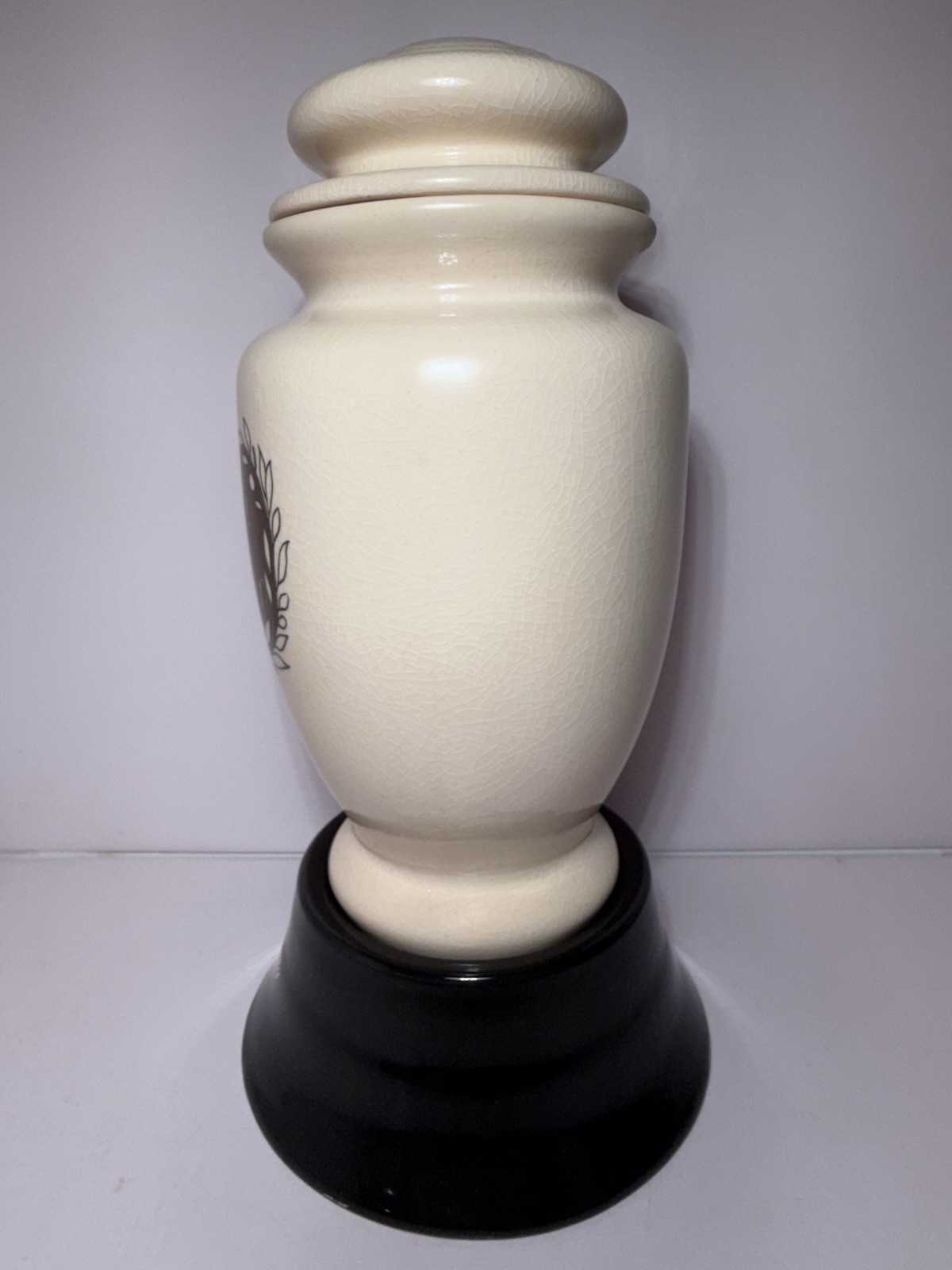 VINTAGE – Eli Lilly Pulvules Canthar Apothecary Pharmacy Crock/Jar W/Stand