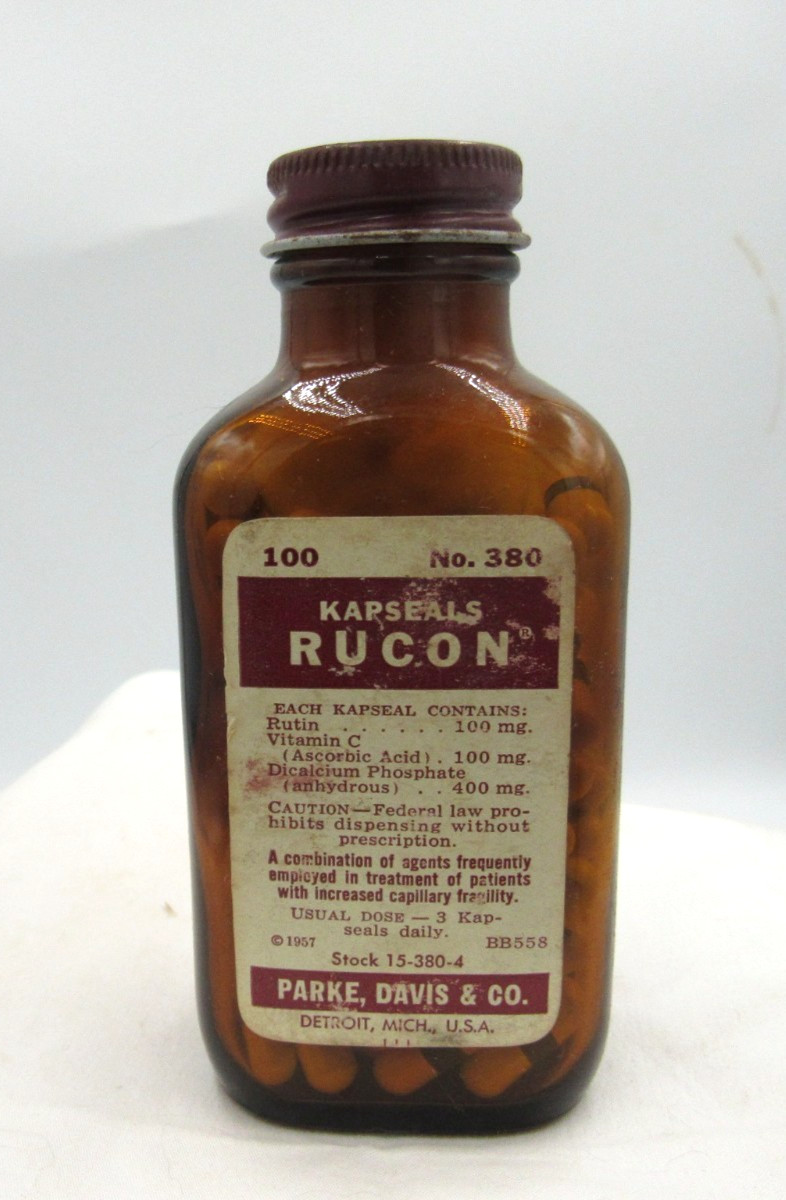 BW – 1950’s Parke, Davis & CO Kapseal Rucon Detroit Mich 4 1/2 ” Medicine bottle