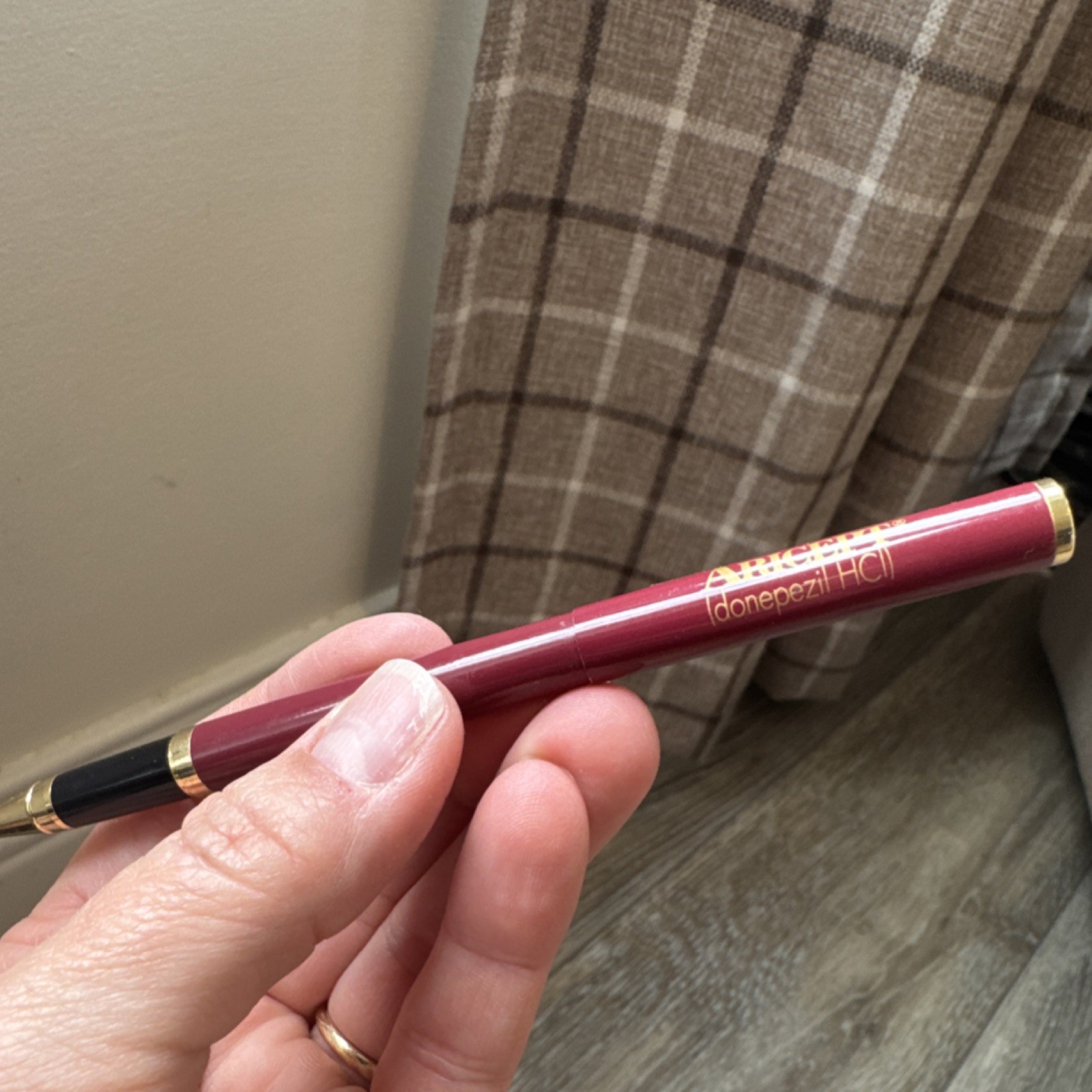 Aricept Donepezil HCl Burgundy Gold Pharmaceutical Collectible Promo Pen