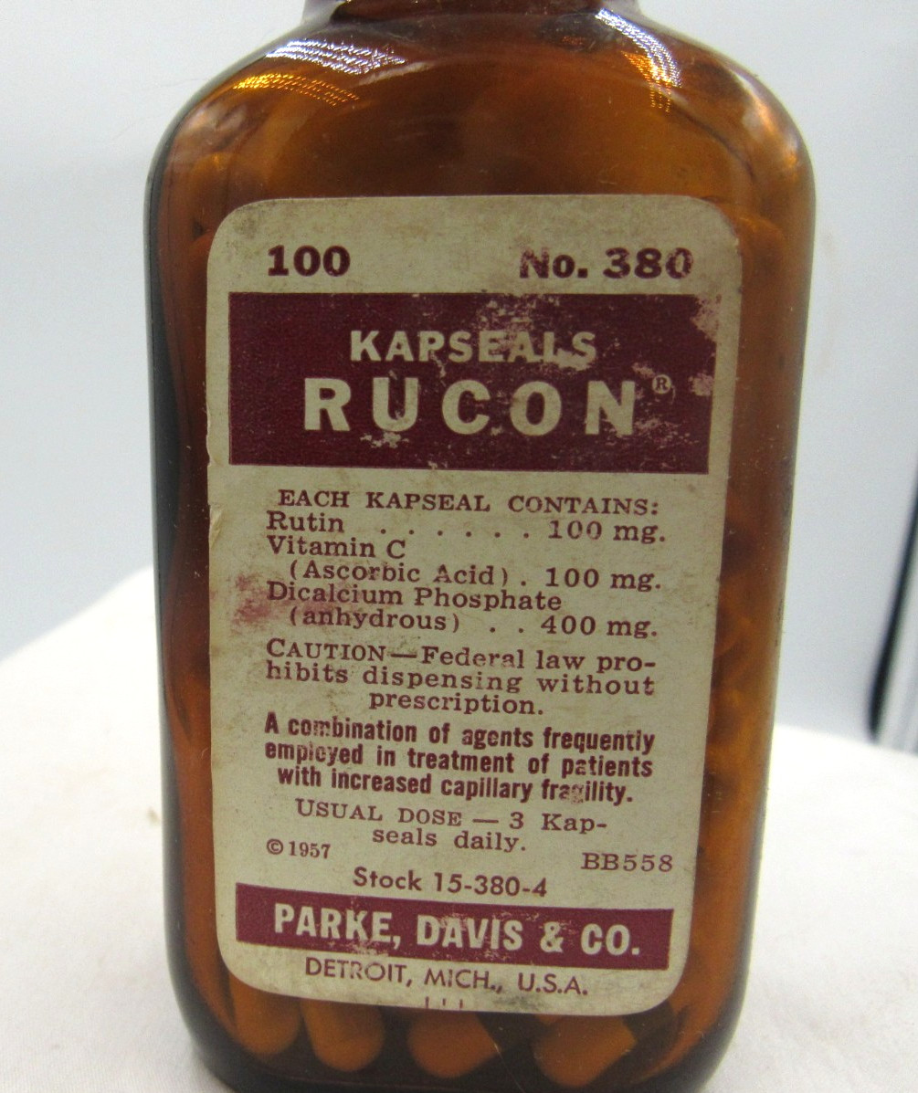 BW – 1950’s Parke, Davis & CO Kapseal Rucon Detroit Mich 4 1/2 ” Medicine bottle