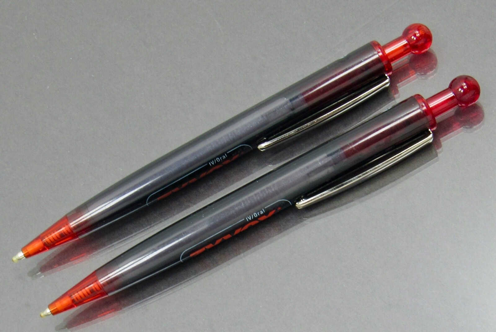 Pfizer Zyvox Lot 2 PENS Drug Rep Pharmaceutical Promo Advertising Ball Clickers