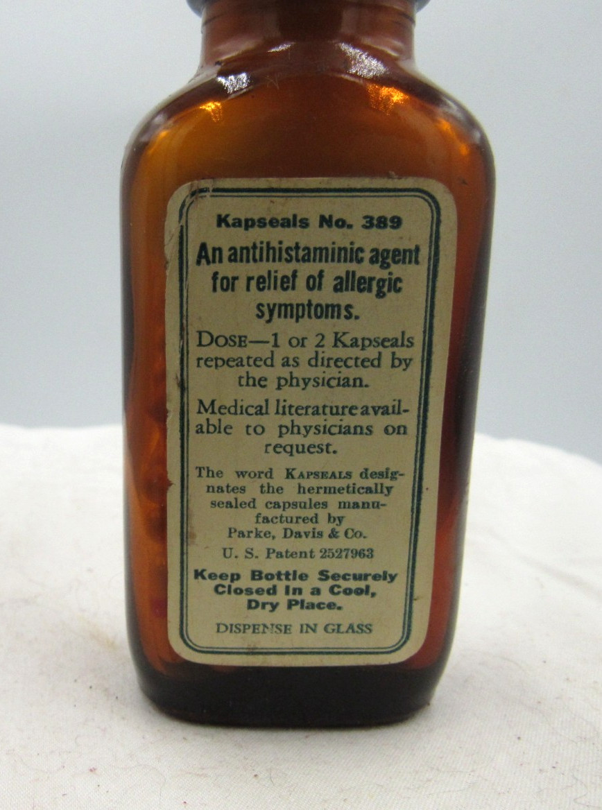 BW – 1950’s Parke, Davis & CO Ambrodryl Detroit Mich 3 7/8 ” Medicine bottle