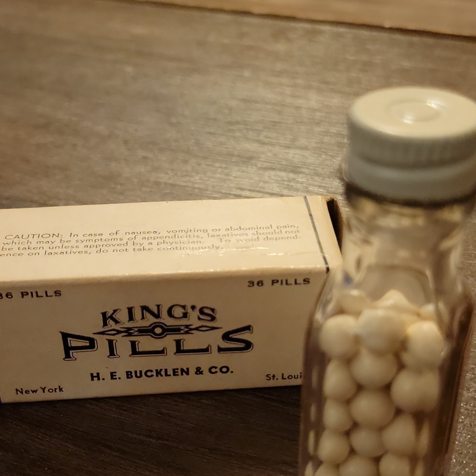 H. E. Bucklen & Co King’s Pills Vintage Medicine Box & Glass Bottle 36 Pills