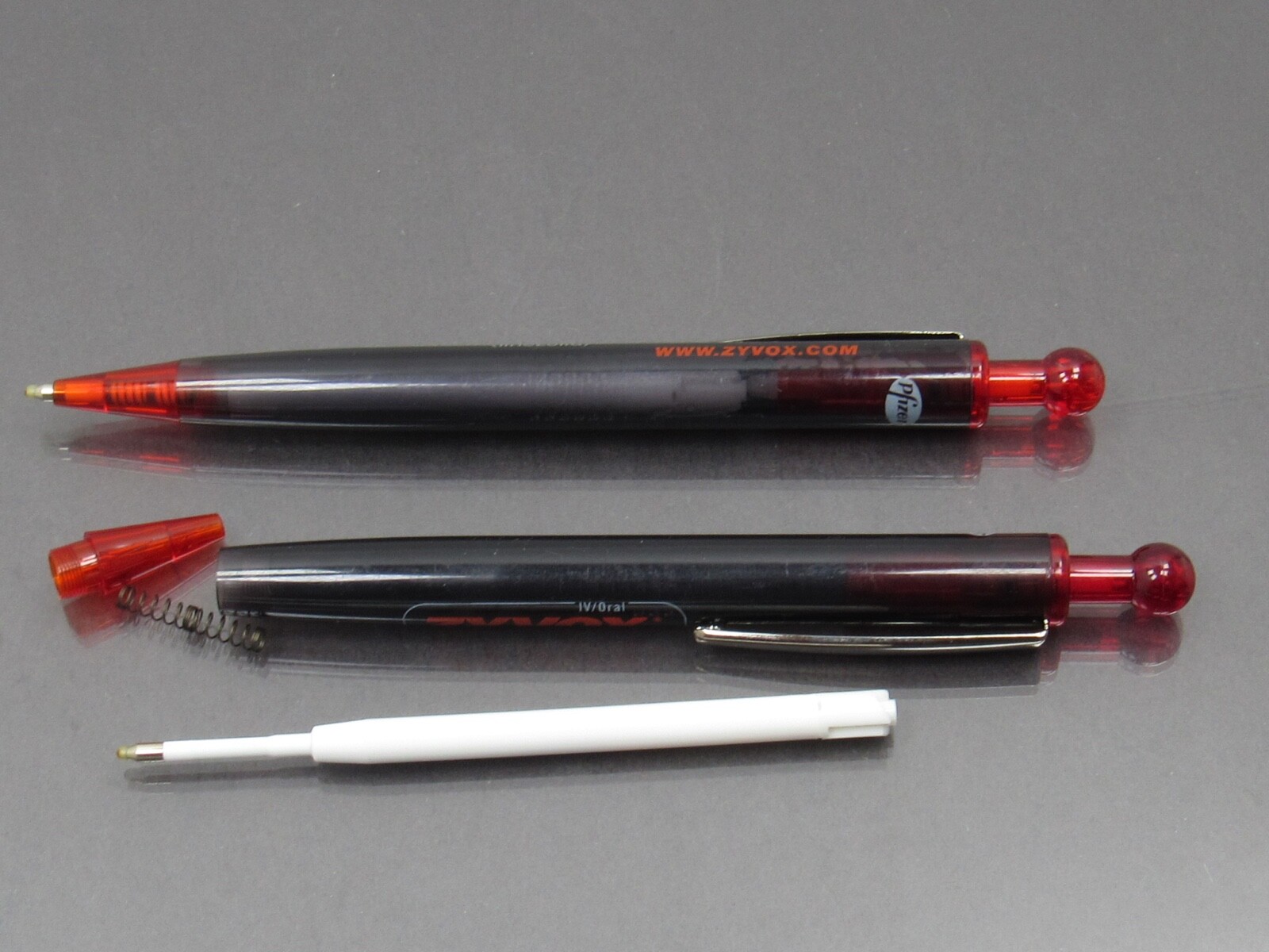 Pfizer Zyvox Lot 2 PENS Drug Rep Pharmaceutical Promo Advertising Ball Clickers