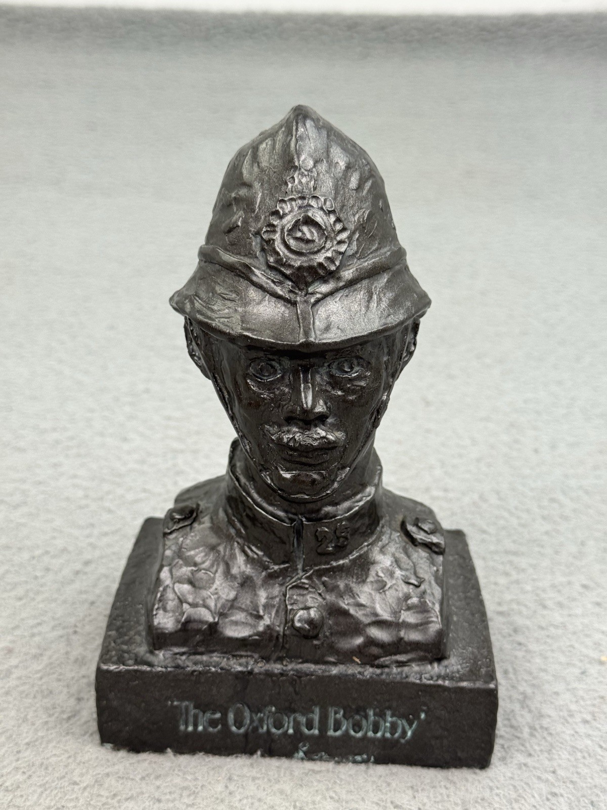 VINTAGE 1977 THE OXFORD BOBBY BOOKEND BUST BRITISH ENGLAND BRISTOL LABORATORIES