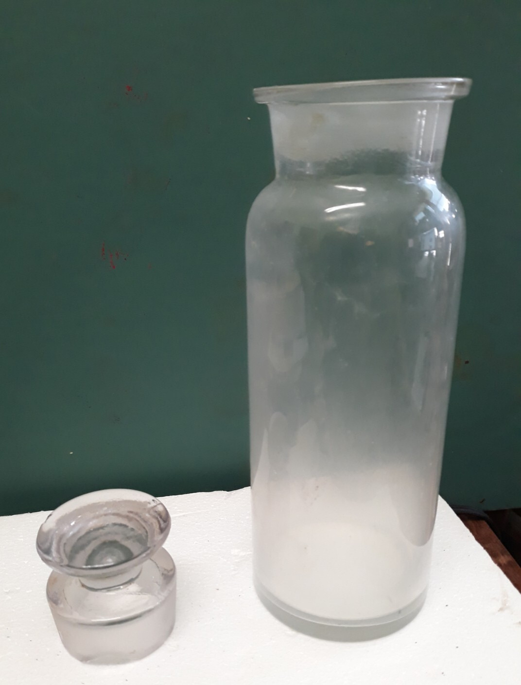 Vtg 1 Qyart Clear Glass 10″ Tall Apothecary Storage Container