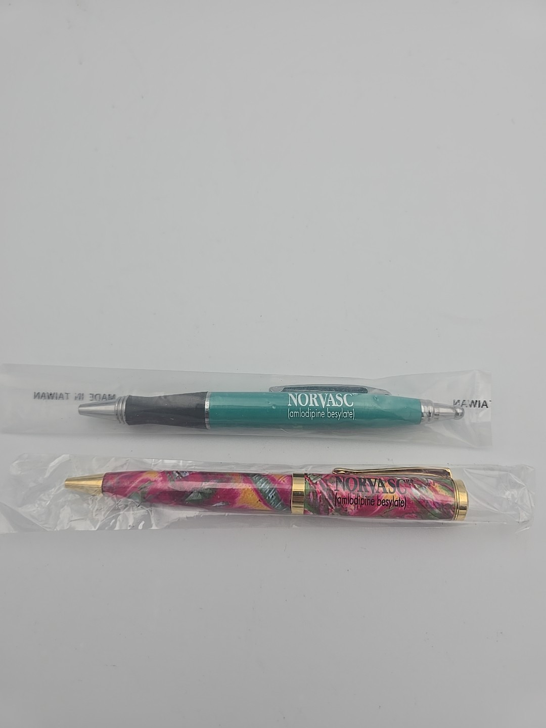 Pharmaceutical Drug Rep Pen Norvasc Pfizer Gold Green Pink Metal Lot 3