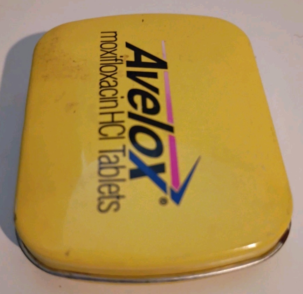 Vintage Avelox Yellow Advertiseing Hinged Tin Metal Mint Box 2.5″ x 2″ x .75″