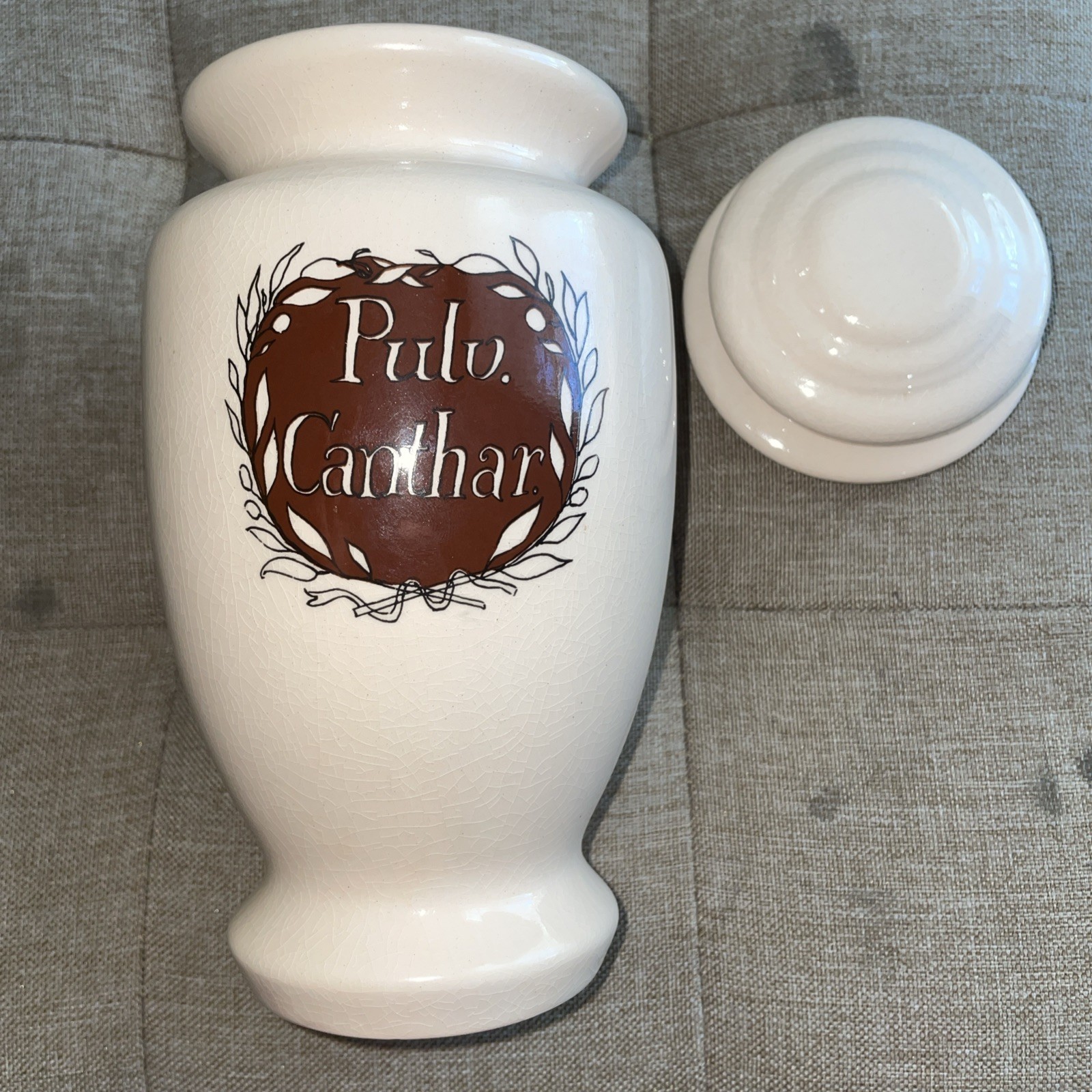 VINTAGE – Eli Lilly Pulvules Canthar Apothecary Pharmacy Crock with Lid Portugal
