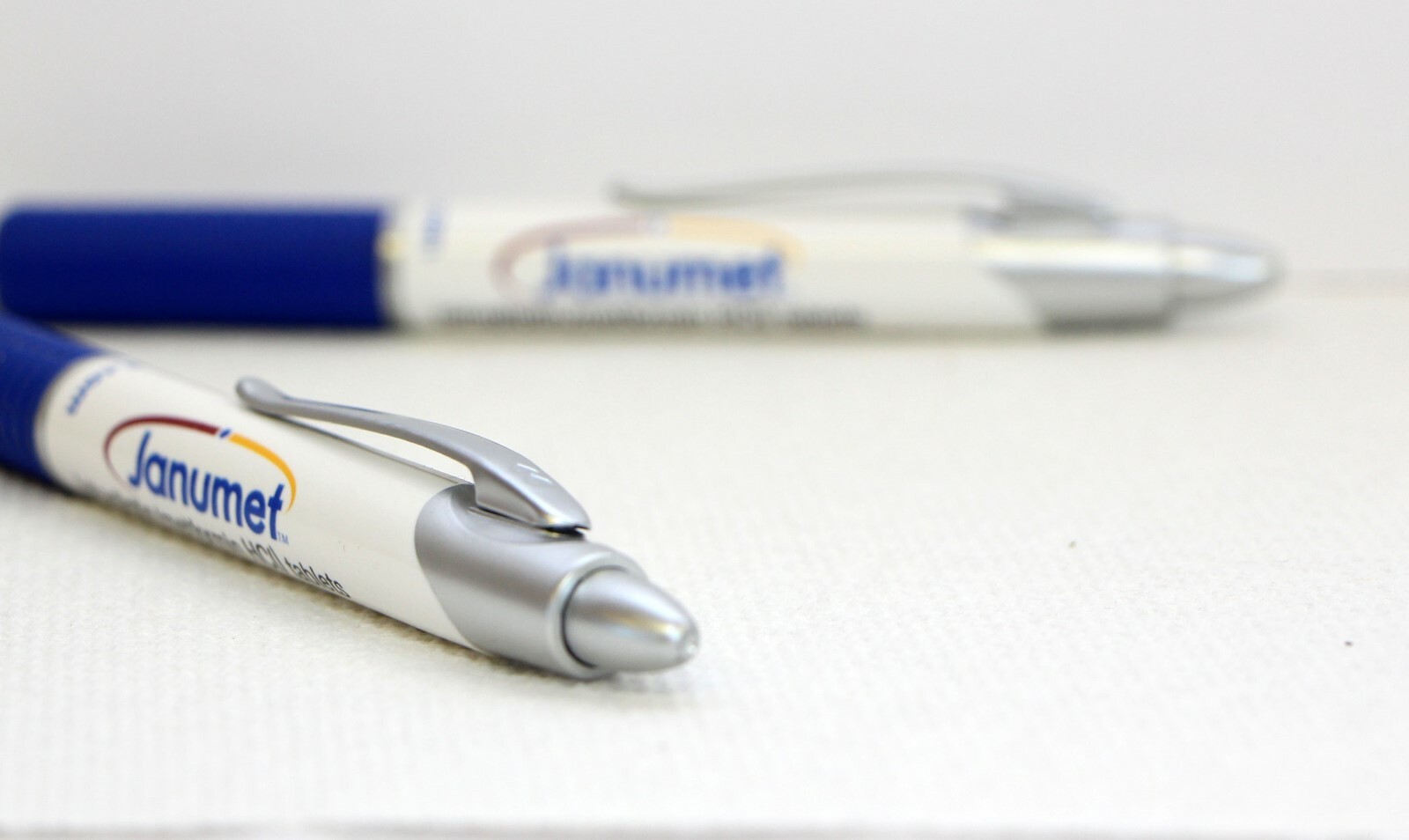 Pharmaceutical Drug Rep Collectible Pens 4 Plastic Janumet Blue on White NEW