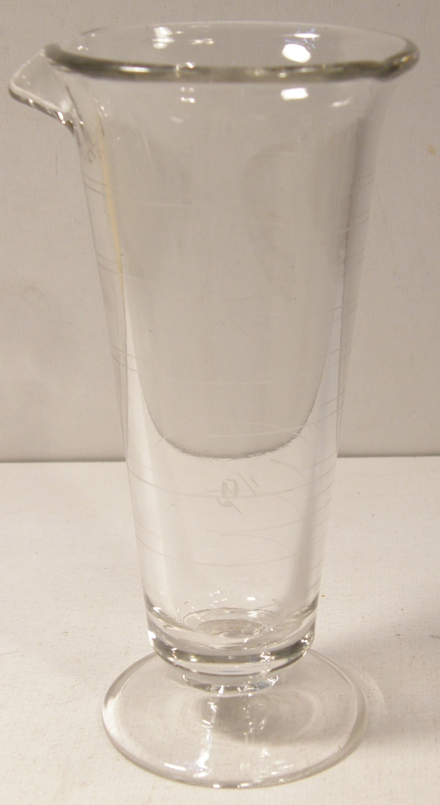 VINTAGE GLASCO CLEAR GLASS ETCHED FOOTED MEASURING POURING BEAKER APOTHECARY LAB
