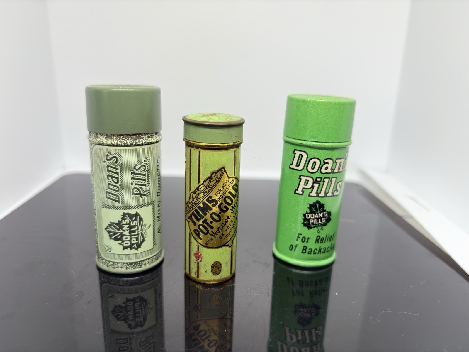 Vintage Early Medical Medicine Tin Tums Pot O Gold & Doan‘s Pills Empty Tins Lot