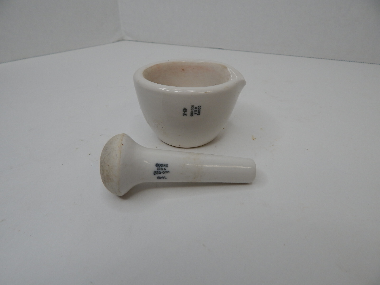 Vintage Mortar and pestle Coors 522-000, vintage and in good shape