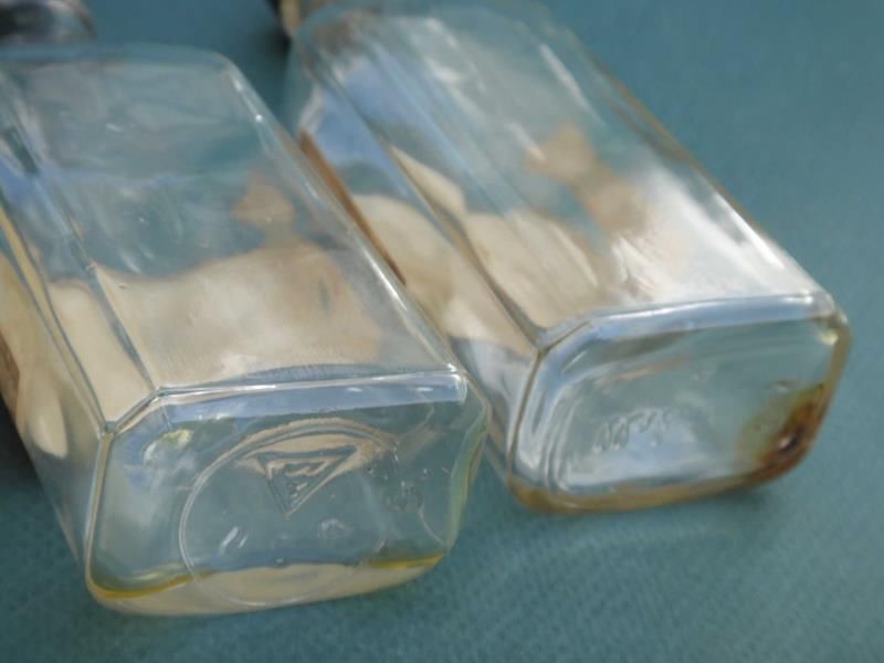LOT 1934 antique 2 KIGER’S PHARMACEUTICAL MEDICINE BOTTLES wilmington de quack
