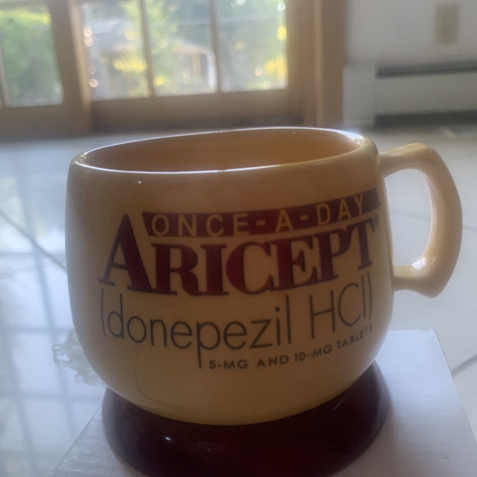 Aricept Unforgettable Pharmaceutical Drug Rep Medical Collectible Large Coffee