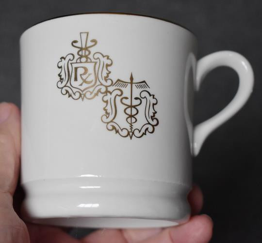 HANDSOME VINTAGE OWENS ILLINOIS PHARMACEUTICAL PHARMACIST PHARMACY MOTIF MUG #1