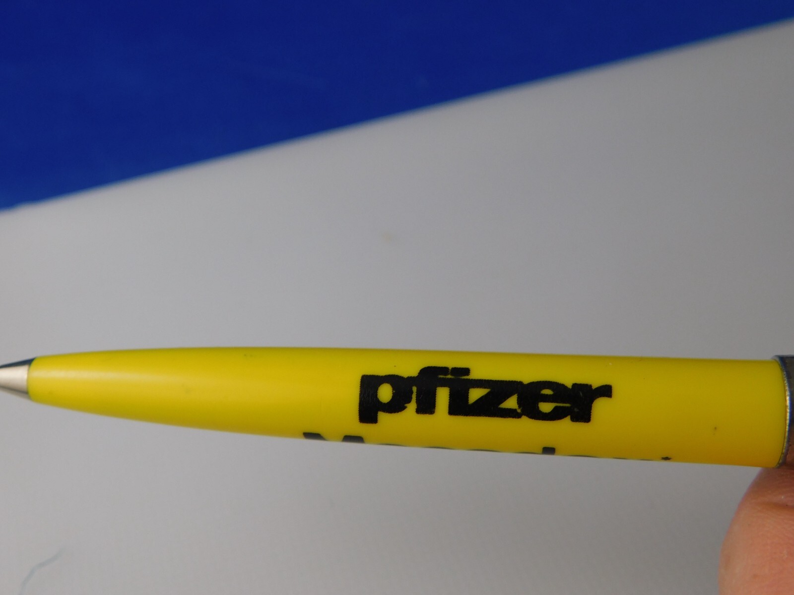 PFIZER PEN ADVERTISING MECADOX DOES IT ALL MEDICINE PHARMACUTICAL COMPANY