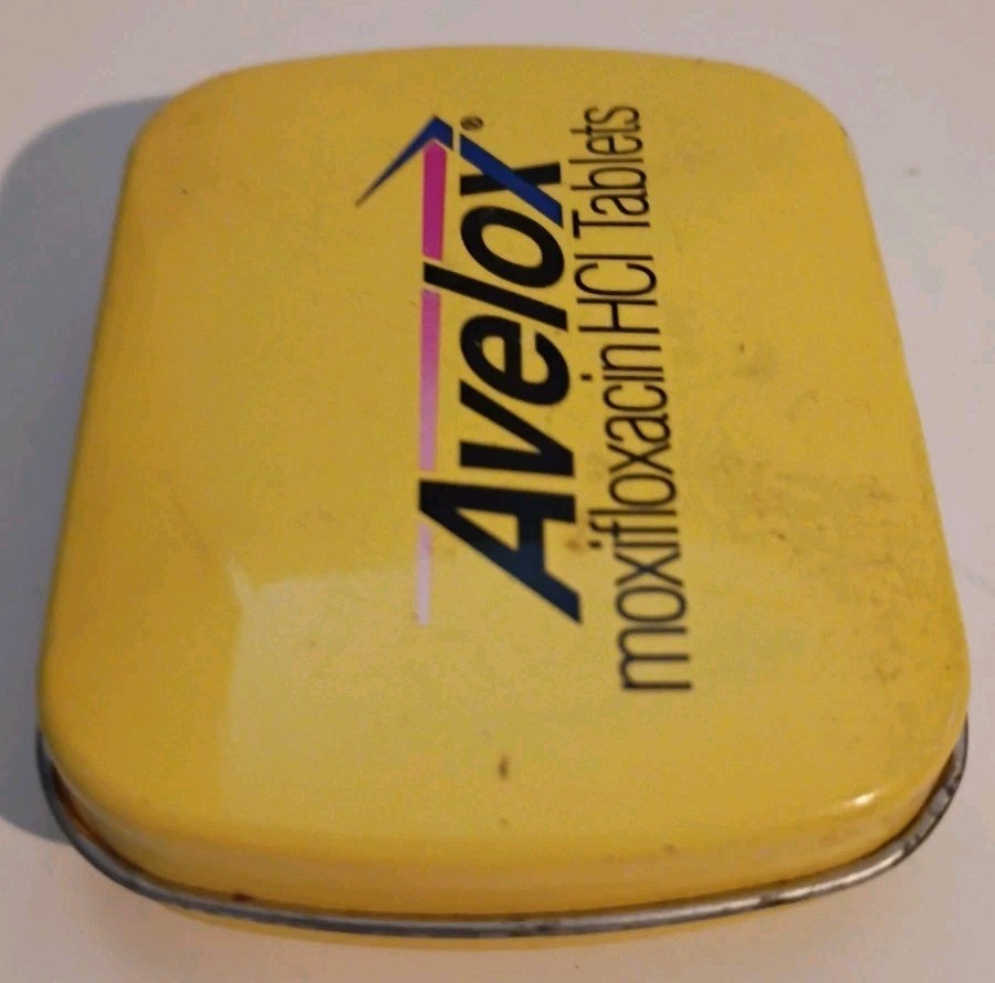 Vintage Avelox Yellow Advertiseing Hinged Tin Metal Mint Box 2.5″ x 2″ x .75″