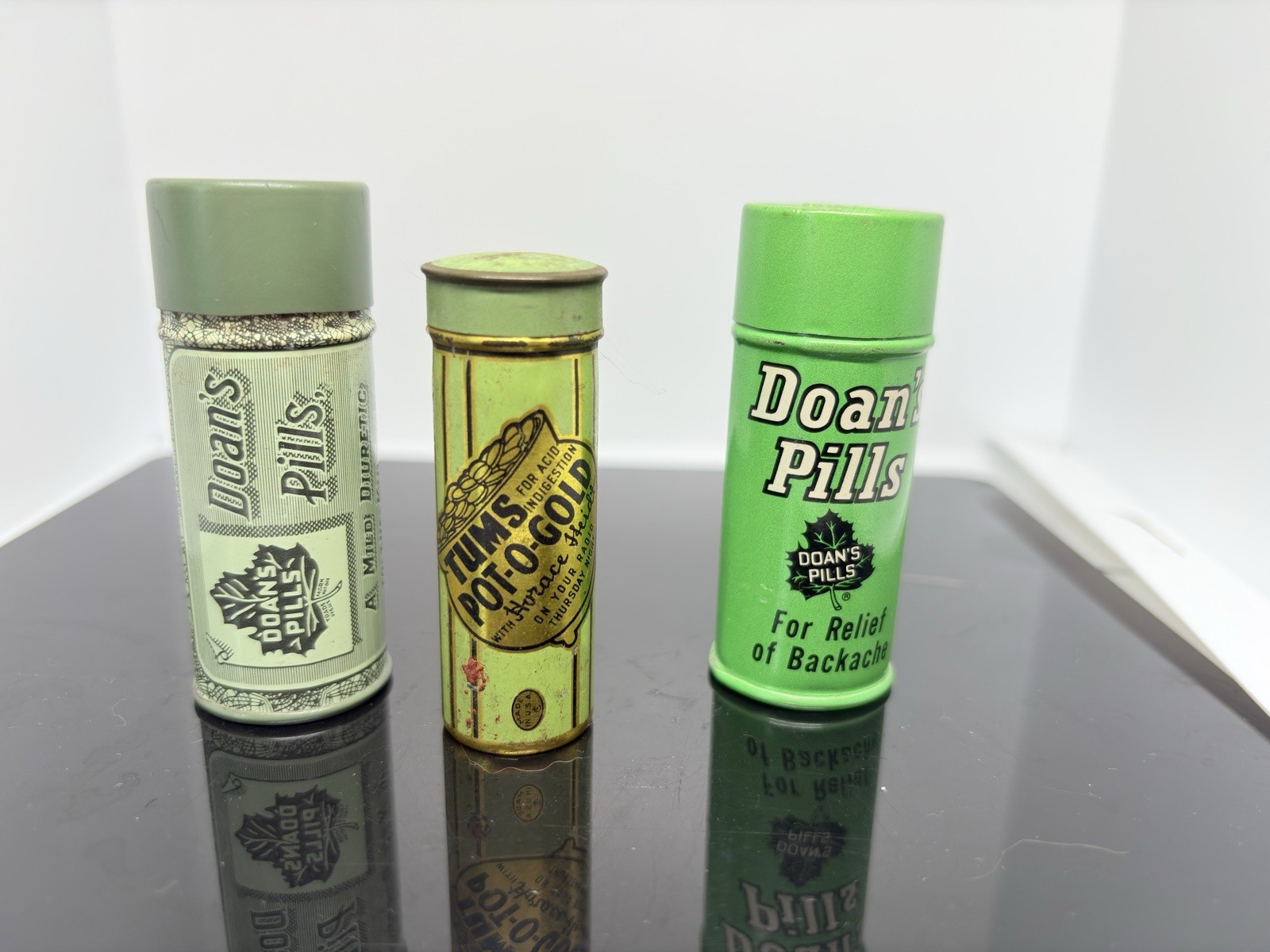Vintage Early Medical Medicine Tin Tums Pot O Gold & Doan‘s Pills Empty Tins Lot