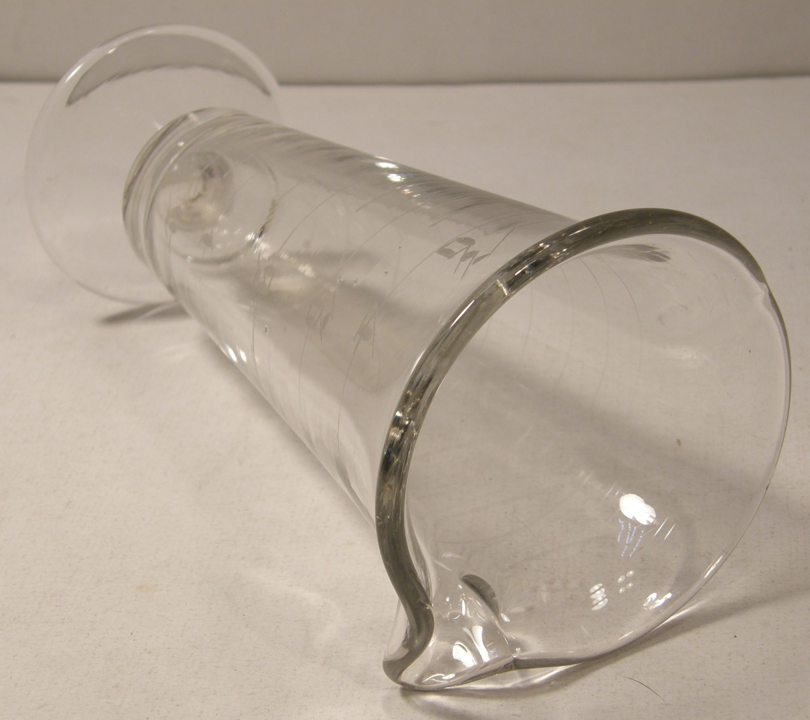 VINTAGE GLASCO CLEAR GLASS ETCHED FOOTED MEASURING POURING BEAKER APOTHECARY LAB