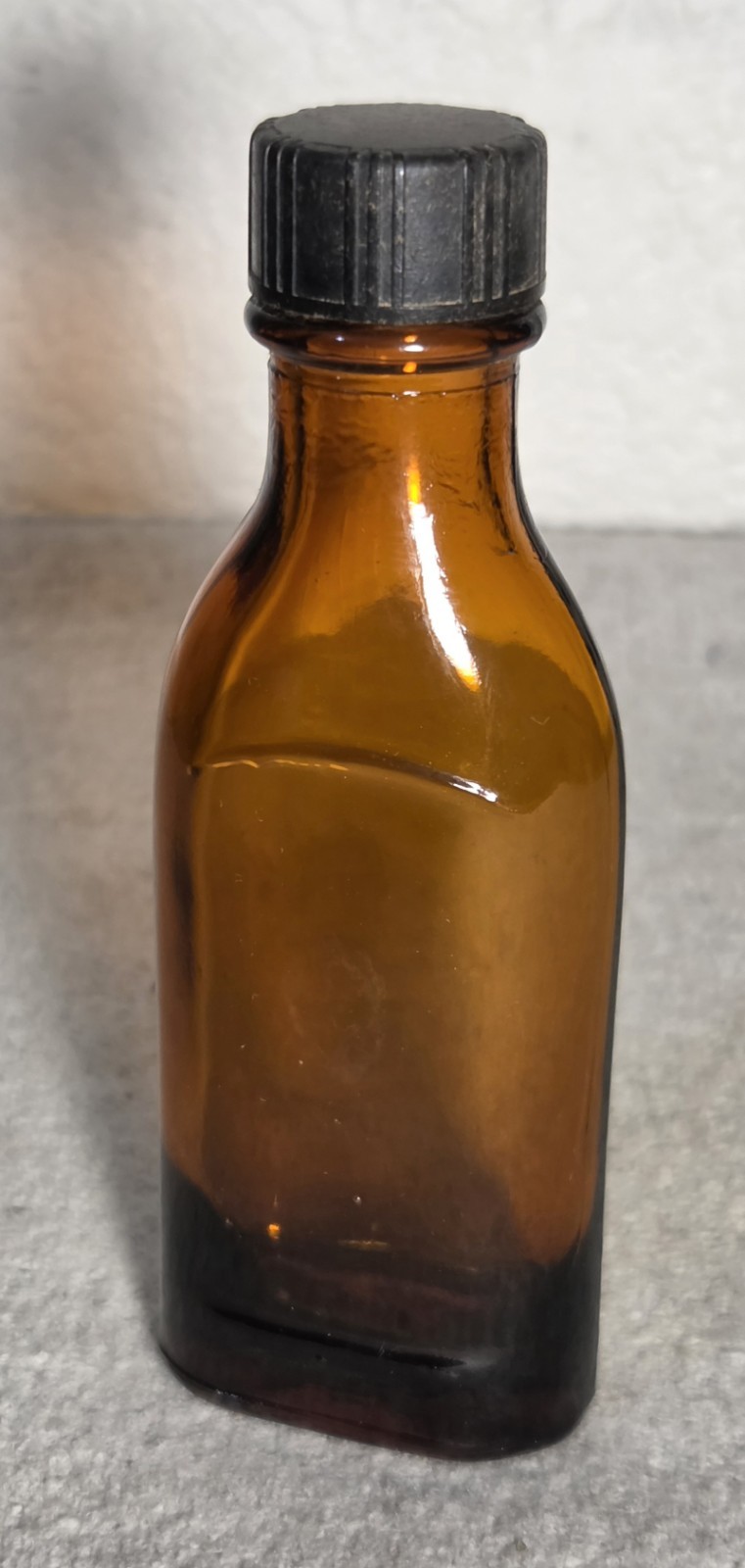 4-ounce pharmacy prescription bottle amber glass antique with bakelite cap