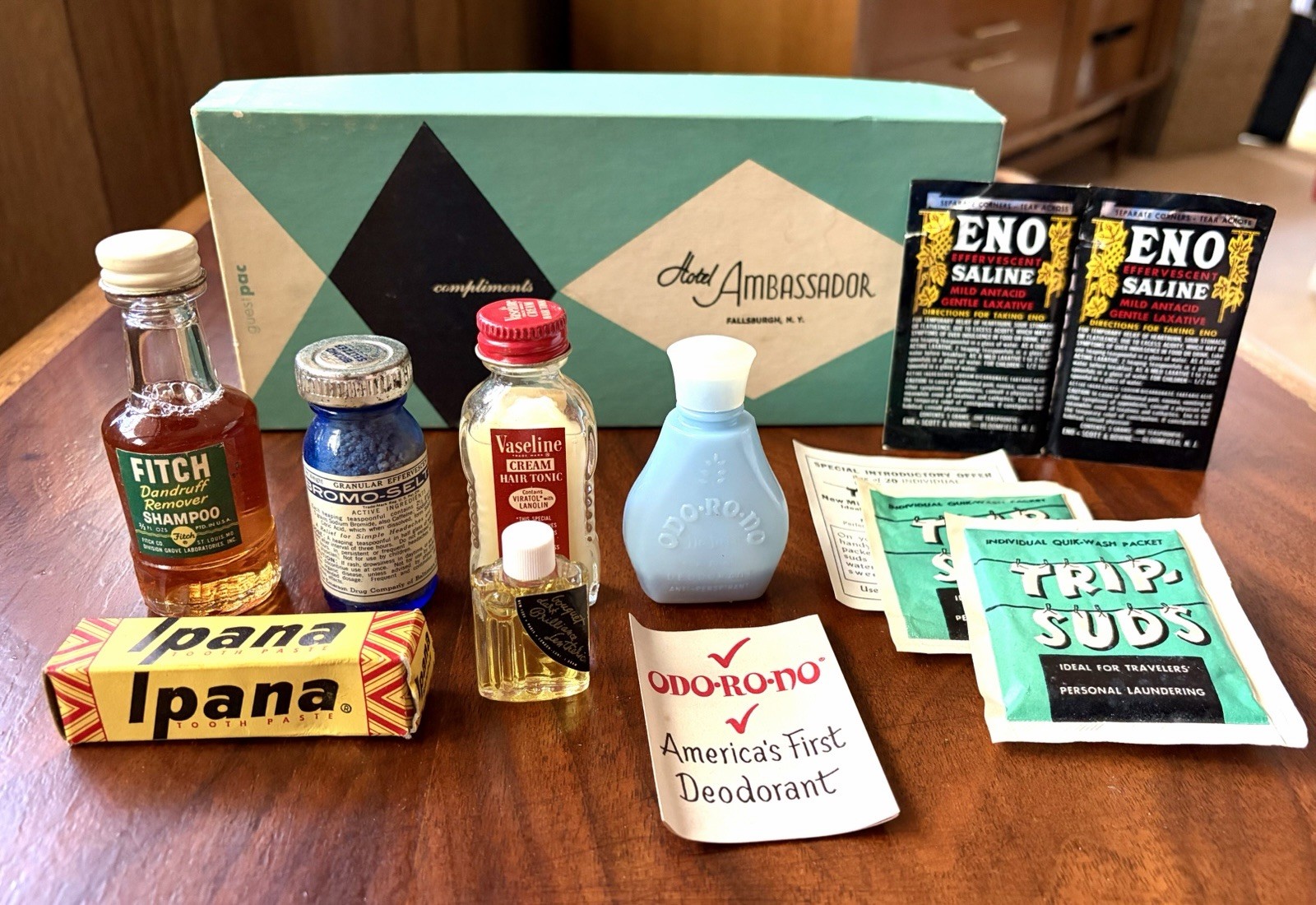 Rare VTG NY Catskills Hotel Hospitality Kit NOS 10 Mini Medicine Cabinet Items