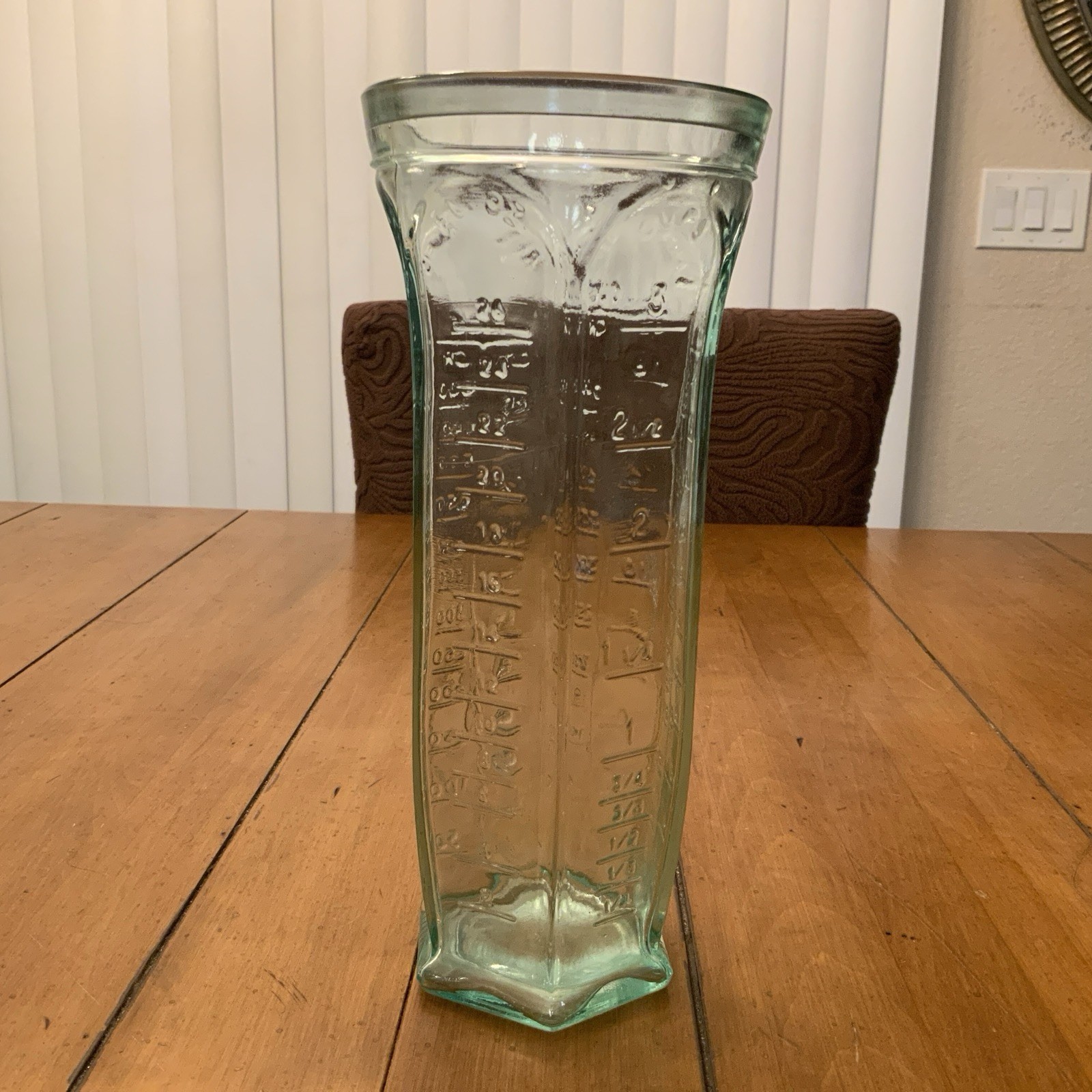 🧪 Vintage Aqua Green Glass Measuring Beaker / Apothecary Graduate