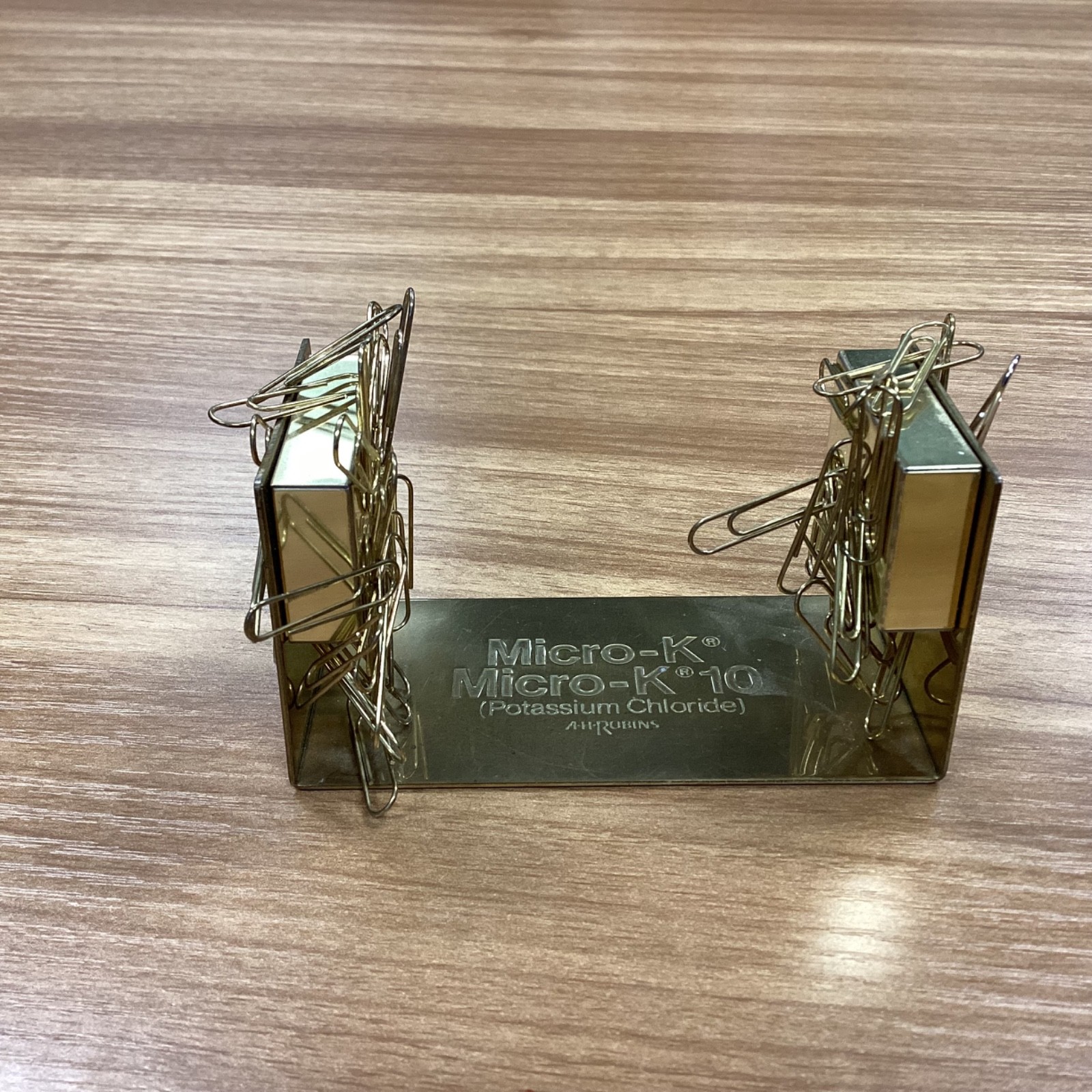 Vtg Micro K Pharmaceutical Rep A. H. Robins Co Magnetic Paper clip Holder RARE
