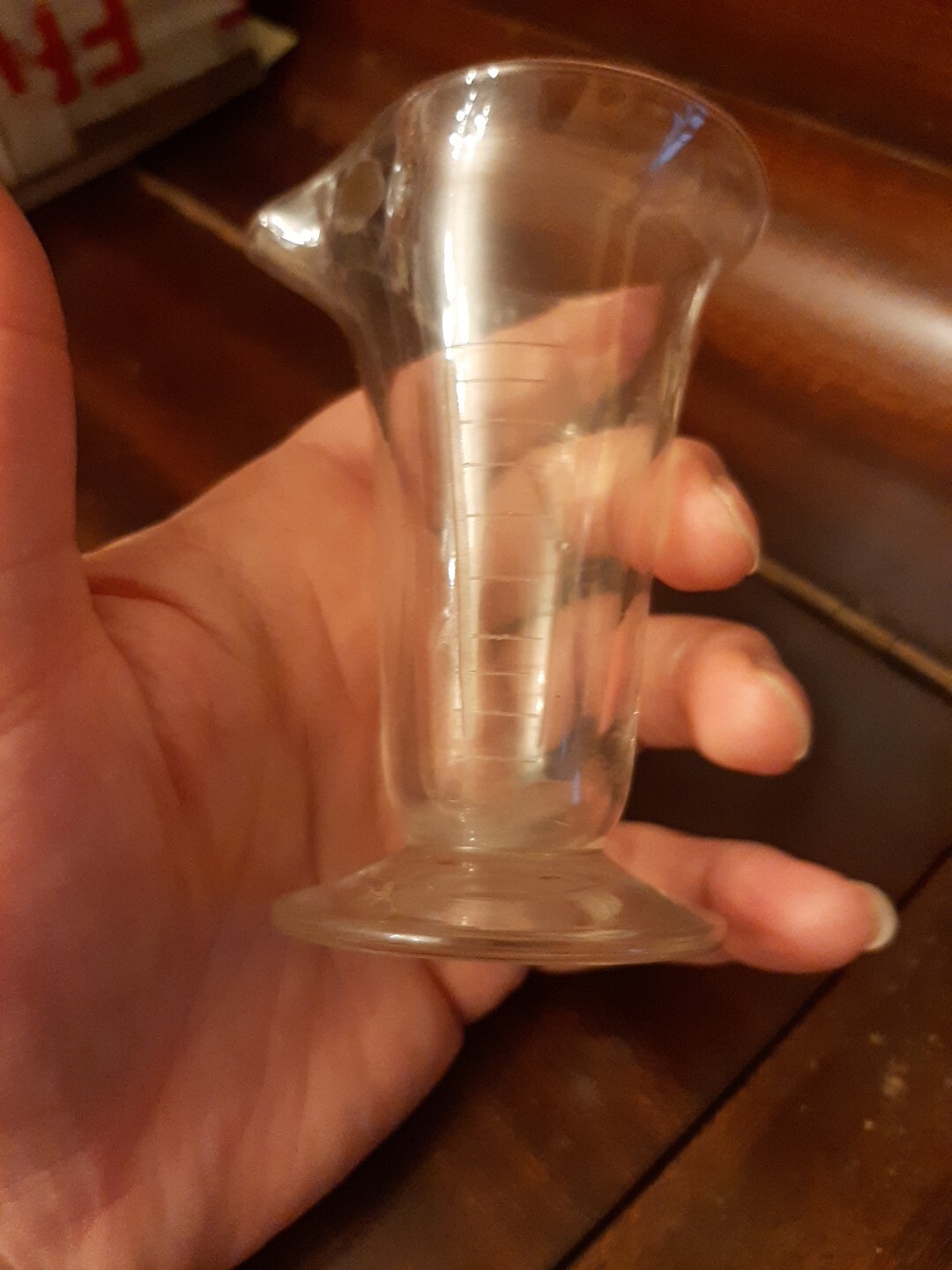 Vintage 8 Oz Etched Glass Apothecary Pharmaceutical Graduated Footed Beaker O75
