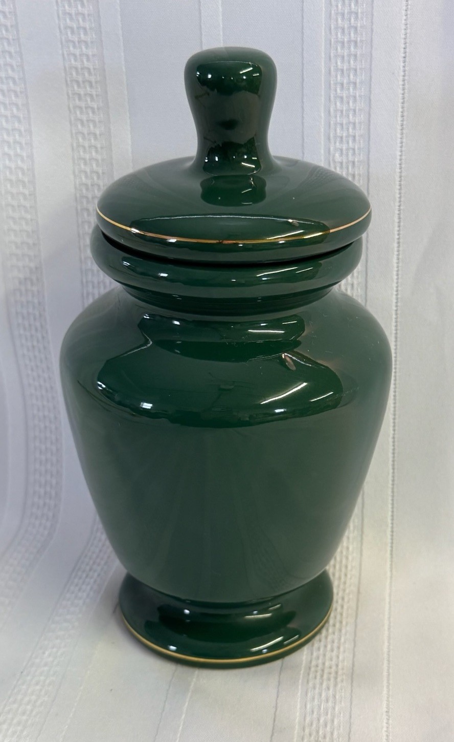 Eli Lilly Ceramic Green Gold Trim Apothecary Jar Symphytum Officinale #13-926 8″