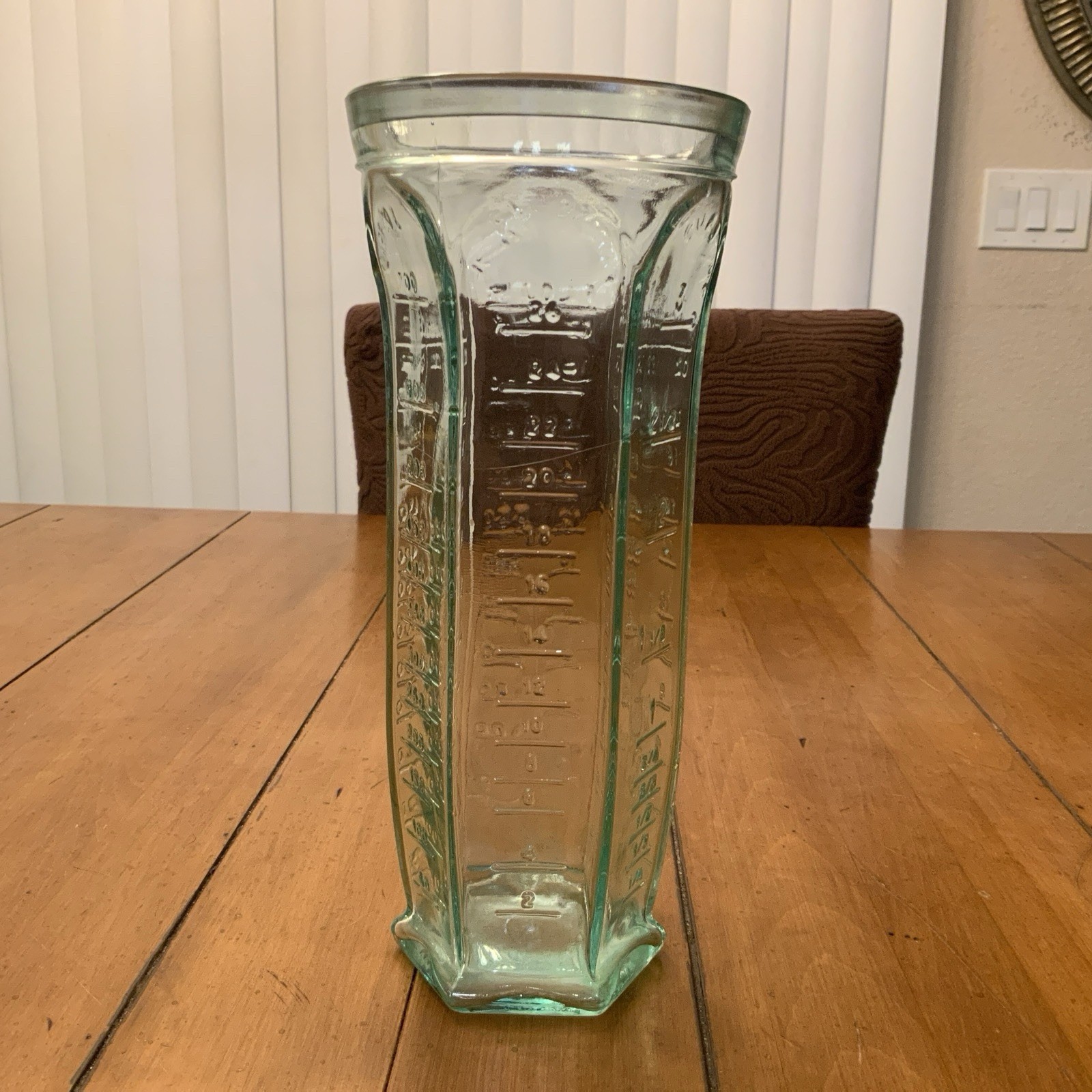 🧪 Vintage Aqua Green Glass Measuring Beaker / Apothecary Graduate