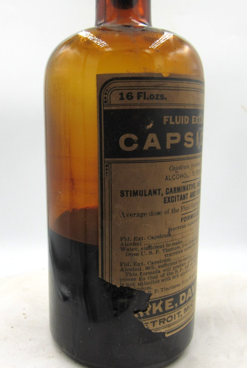 BW – 1920’s Parke, Davis & Co Detroit Mich Capsicum 7 3/8″ Amber Medicine bottle