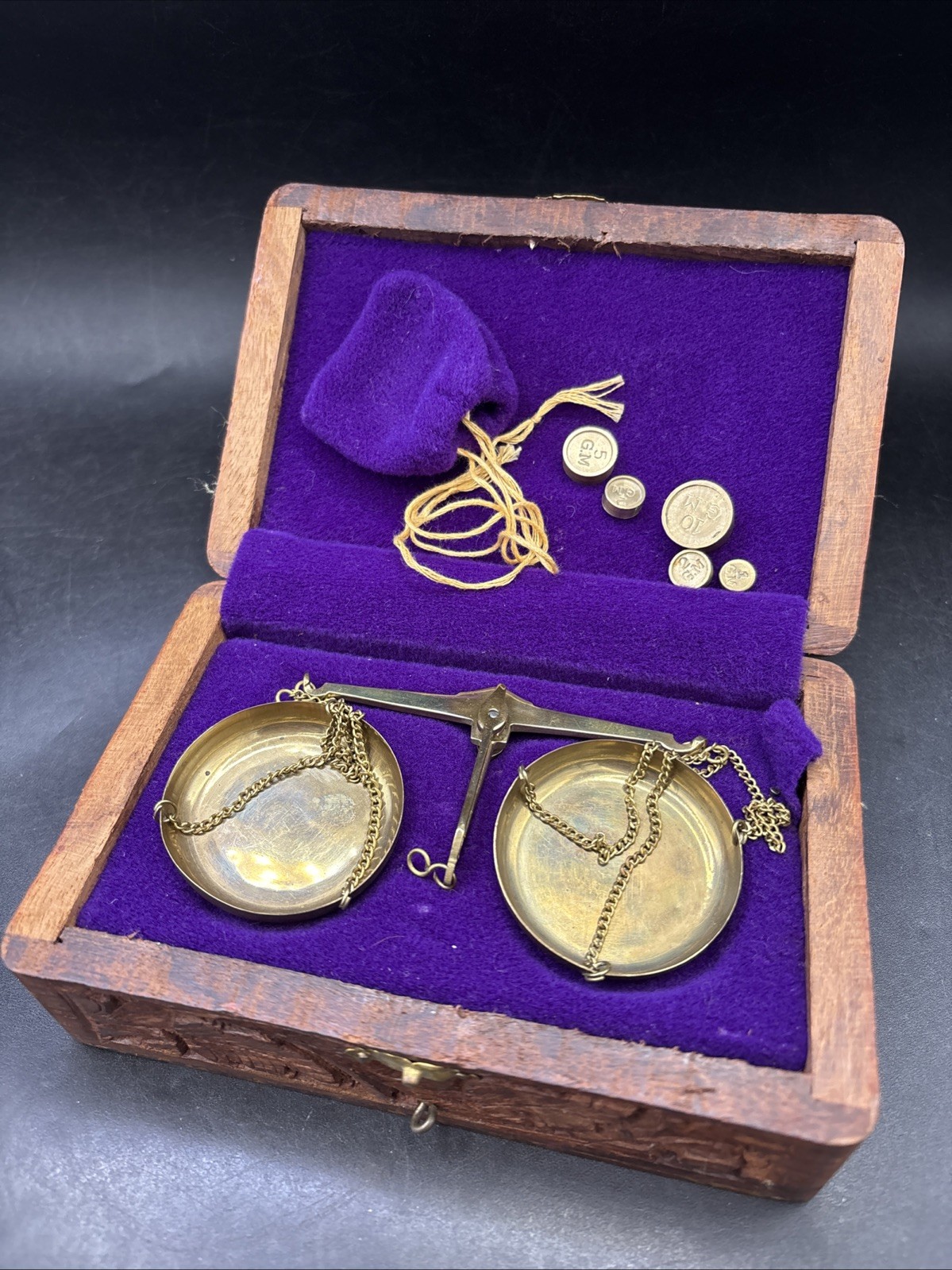 Boxed Brass Pocket Scales in 6″ Indian Carved Casket with Five Balance Weights