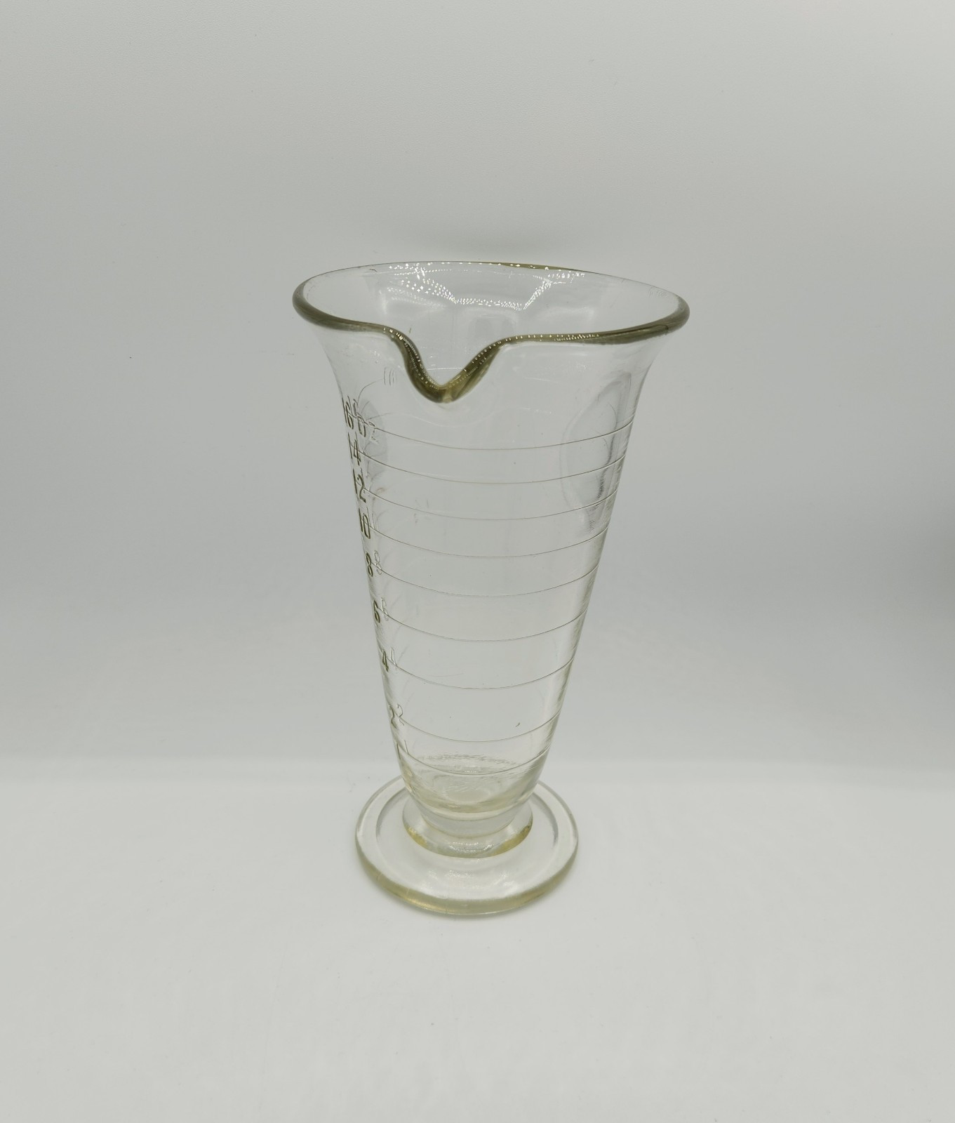 VTG Apothecary Beaker With Spout Measuring Pharmacy Science Lab 8.25″ 16oz GLOW