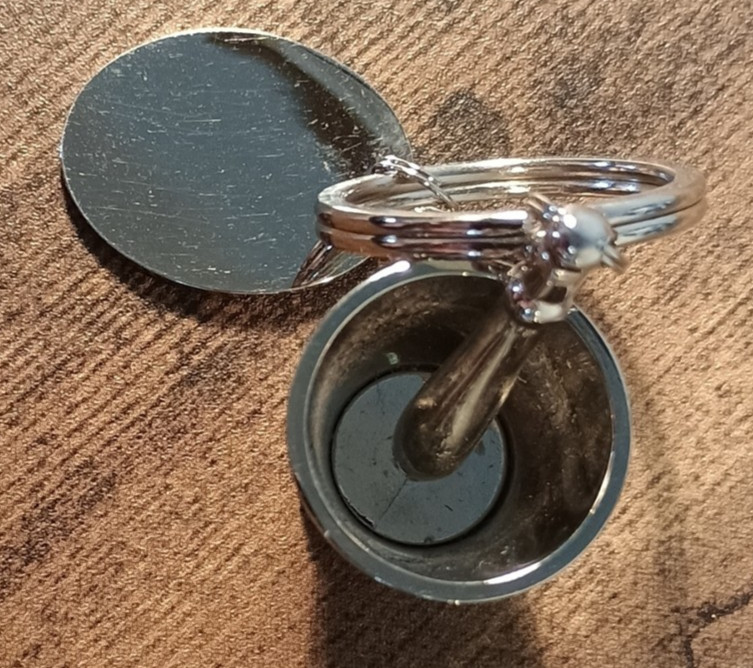 Silver chrome Mortar & Pestle keychain collectible pharmaceutical Clarinex pharm