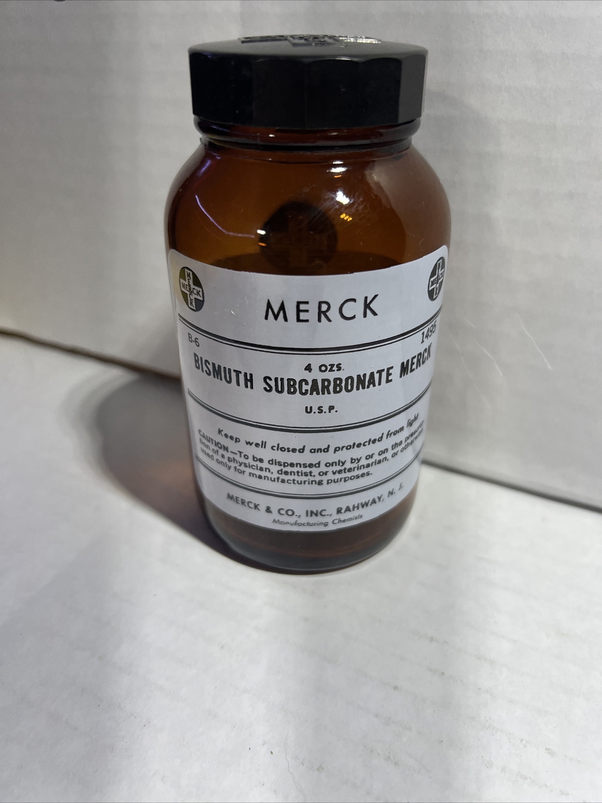 Vintage Merck & Co Amber Pharmacy Medicine Bottle Bismuth Subcarbonate EMPTY