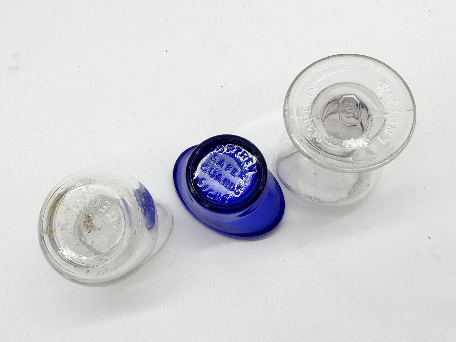 VINTAGE GLASS EYE BATHS SET OF 3 CLEAR & BLUE CUPS ENGLAND EARLY MEDICAL PHARMAC