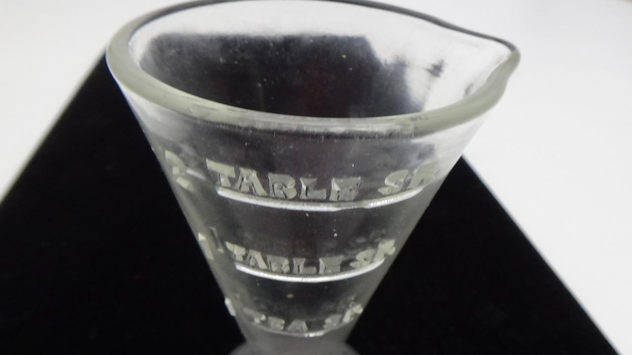 Vintage Zonite Embossed Glass Apothecary Medical Measuring Cup NICE!