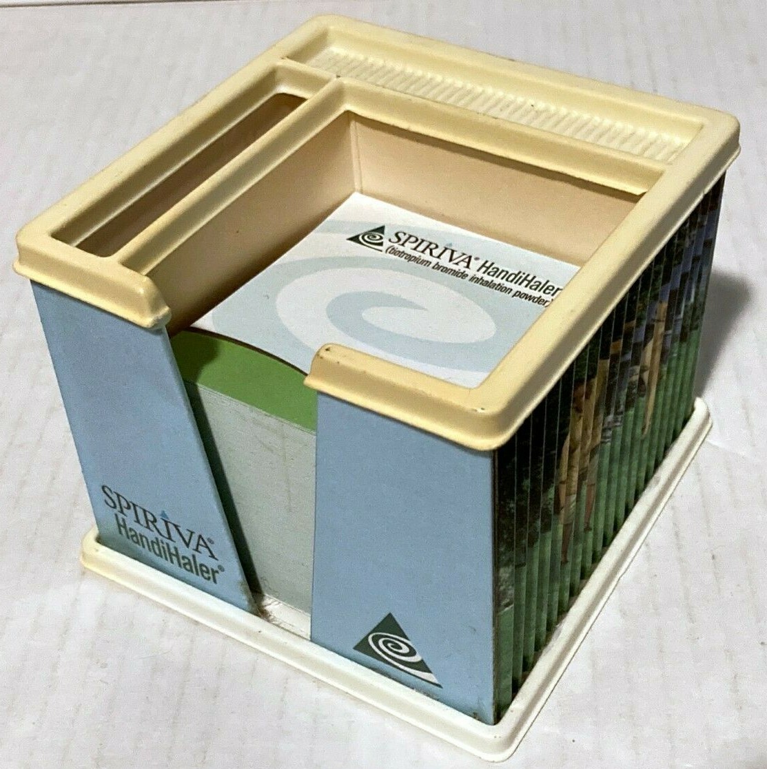Pfizer 2006 Desk Sticky Note Pad, Pen Holder Shifting Images Spiriva HandiHaler