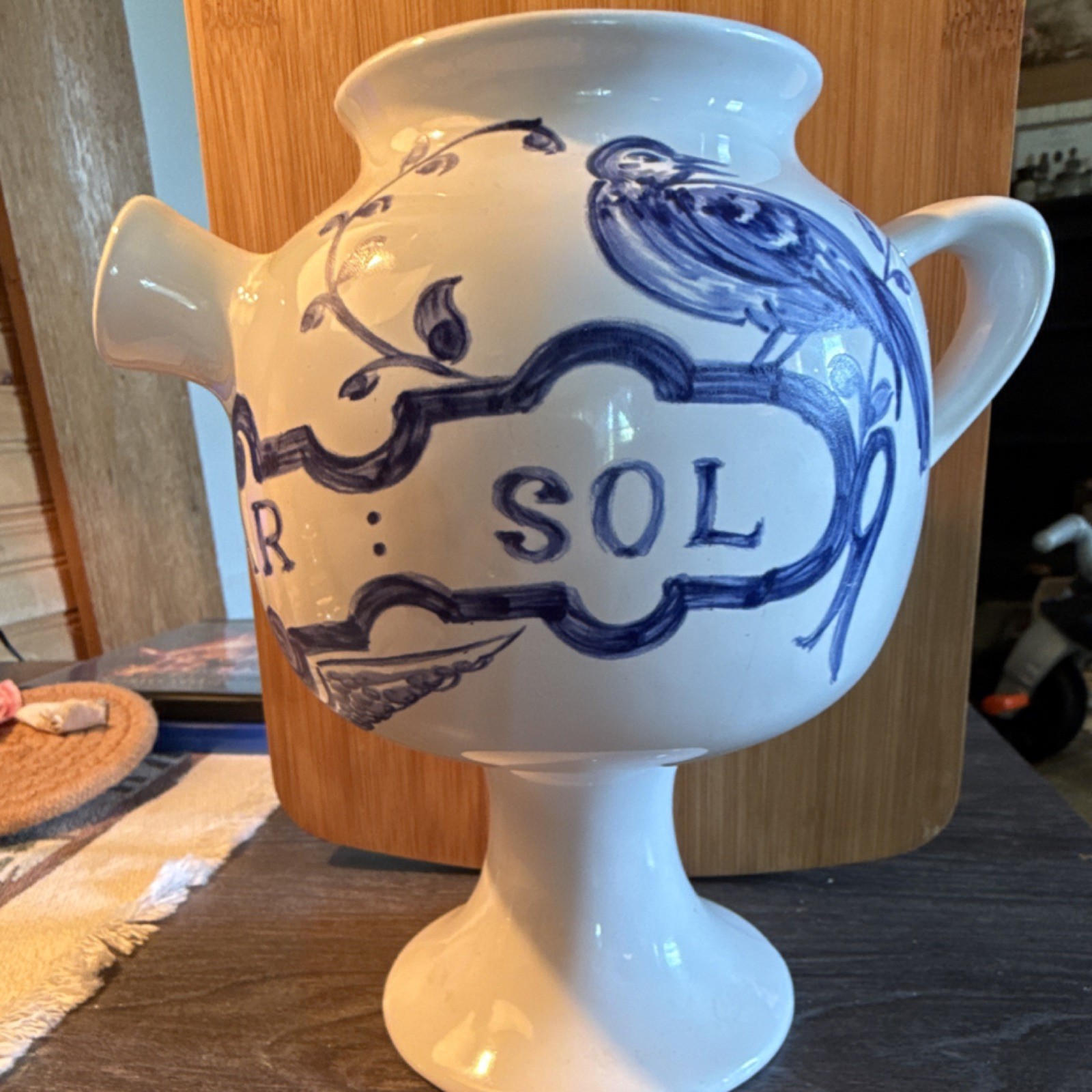 Lilly Portuguese 1989 Ceramic Pharmaceutical Syrup Jar Blue White Bird Motif
