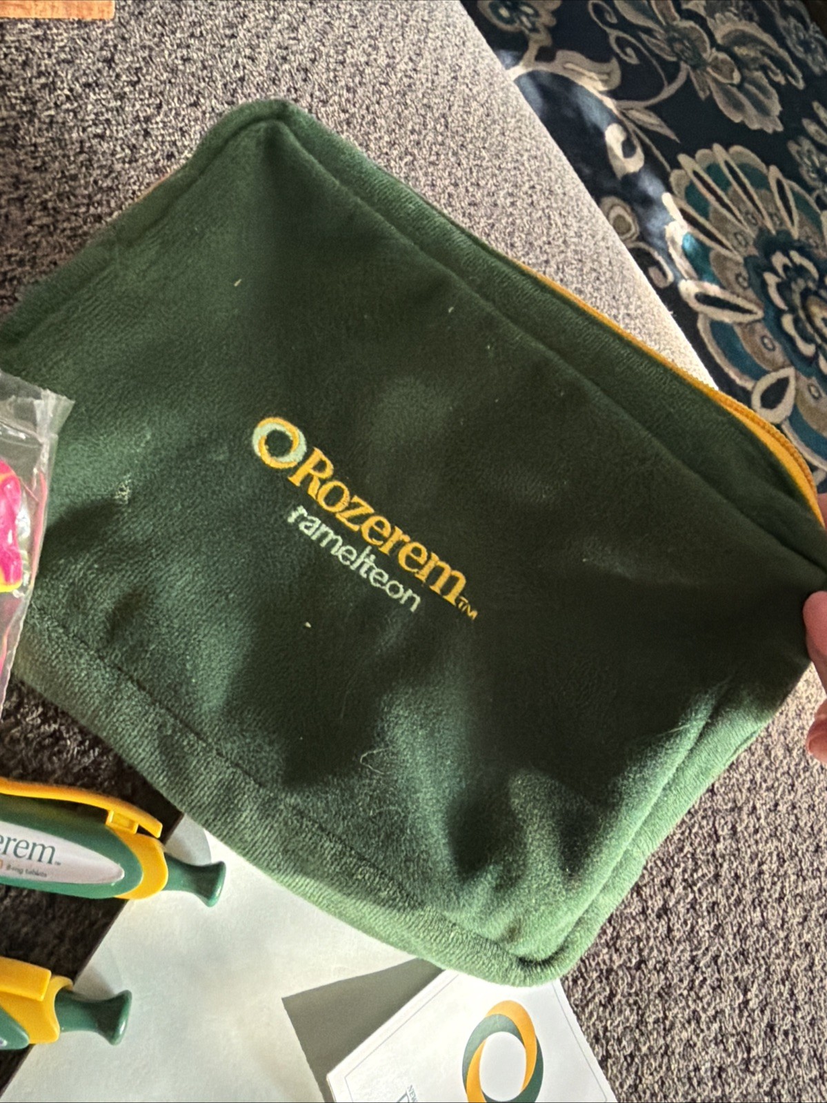 Rozerem Takeda Drug Rep VTG GREEN VELOUR Zipper Bag Earplugs 2 Pens Notes New
