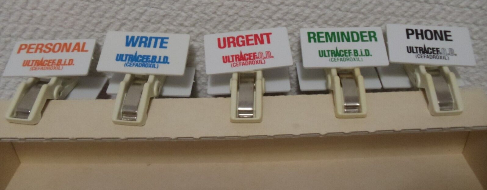 Vintage 1985 Bristol Labs Ultracef Plastic Binder Clips Reminders Organizers BOX
