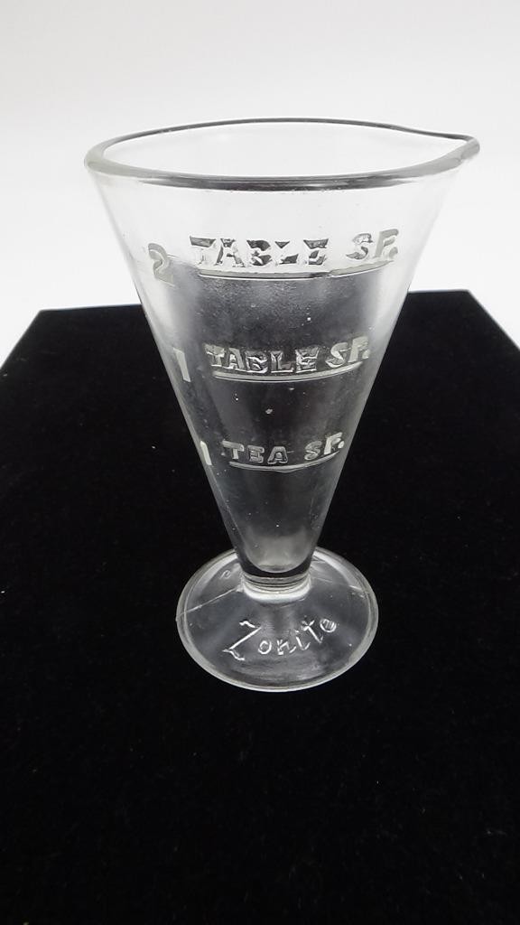 Vintage Zonite Embossed Glass Apothecary Medical Measuring Cup NICE!